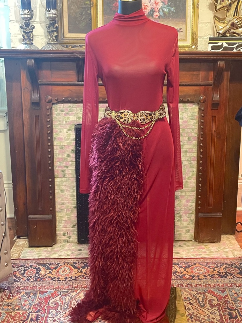 Elegant Burgundy Long-Sleeve Maxi Dress with Faux-Fur Sash